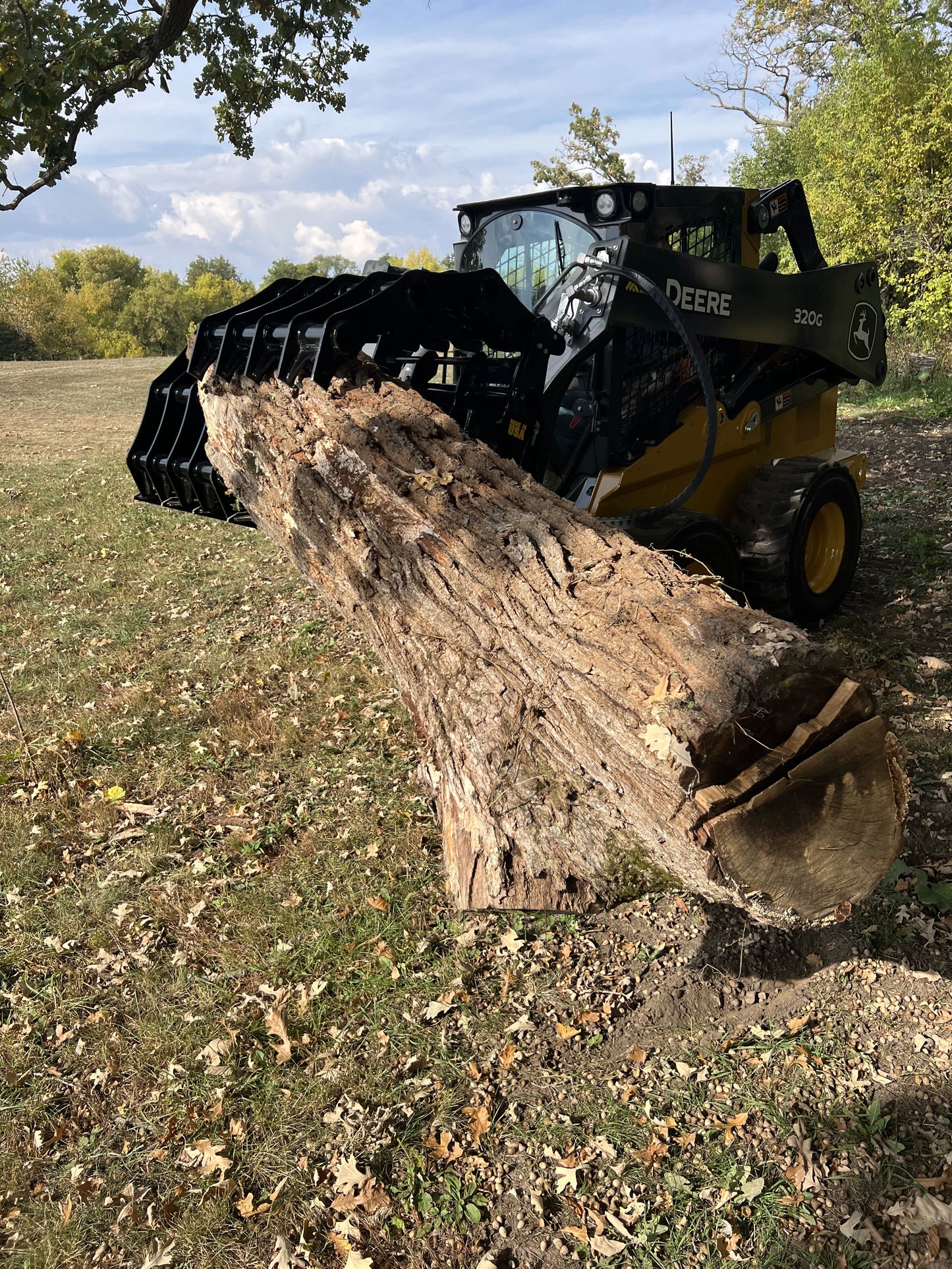 Stinger Attachments Clam Grapple for Skid Steer