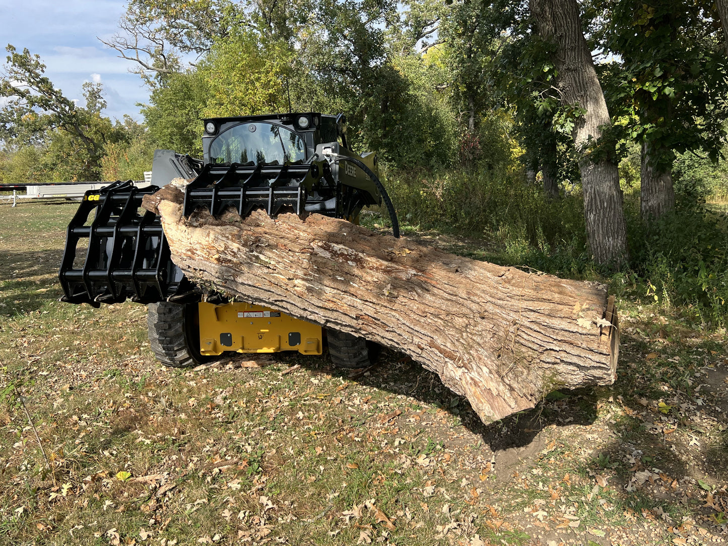 Stinger Attachments Clam Grapple for Skid Steer