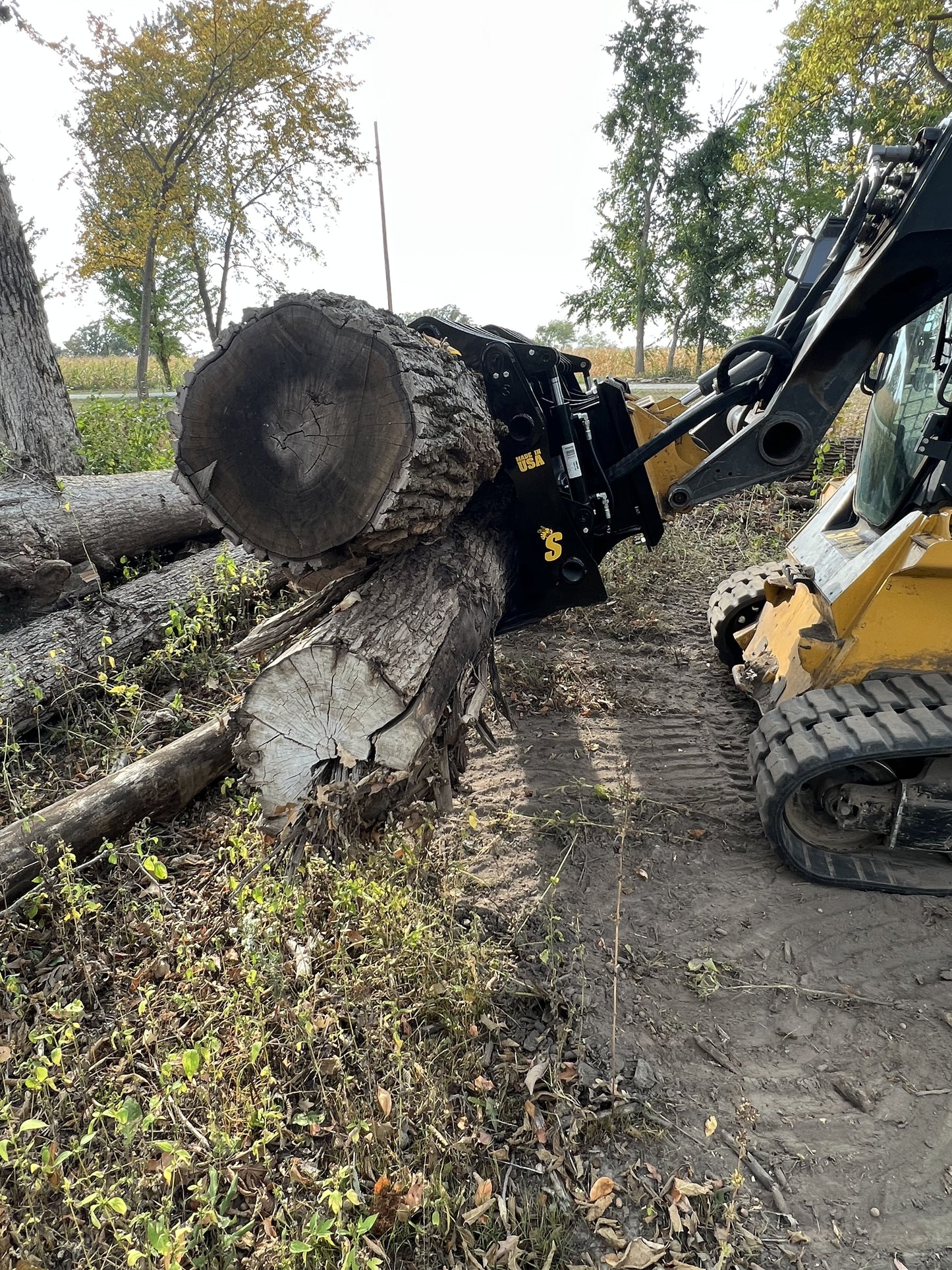 Stinger Attachments Clam Grapple for Skid Steer