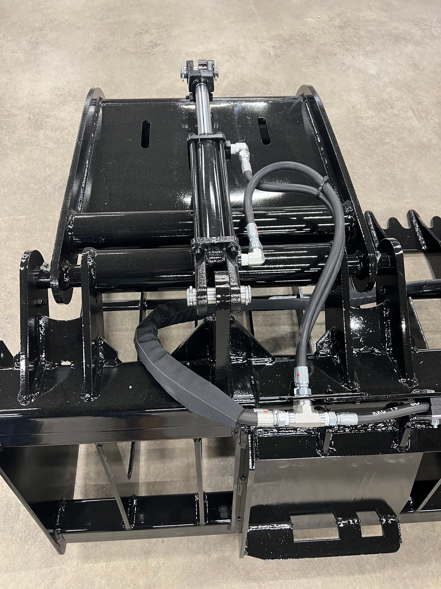 Stinger Attachments Root & Rock Grapple for Skid Steer