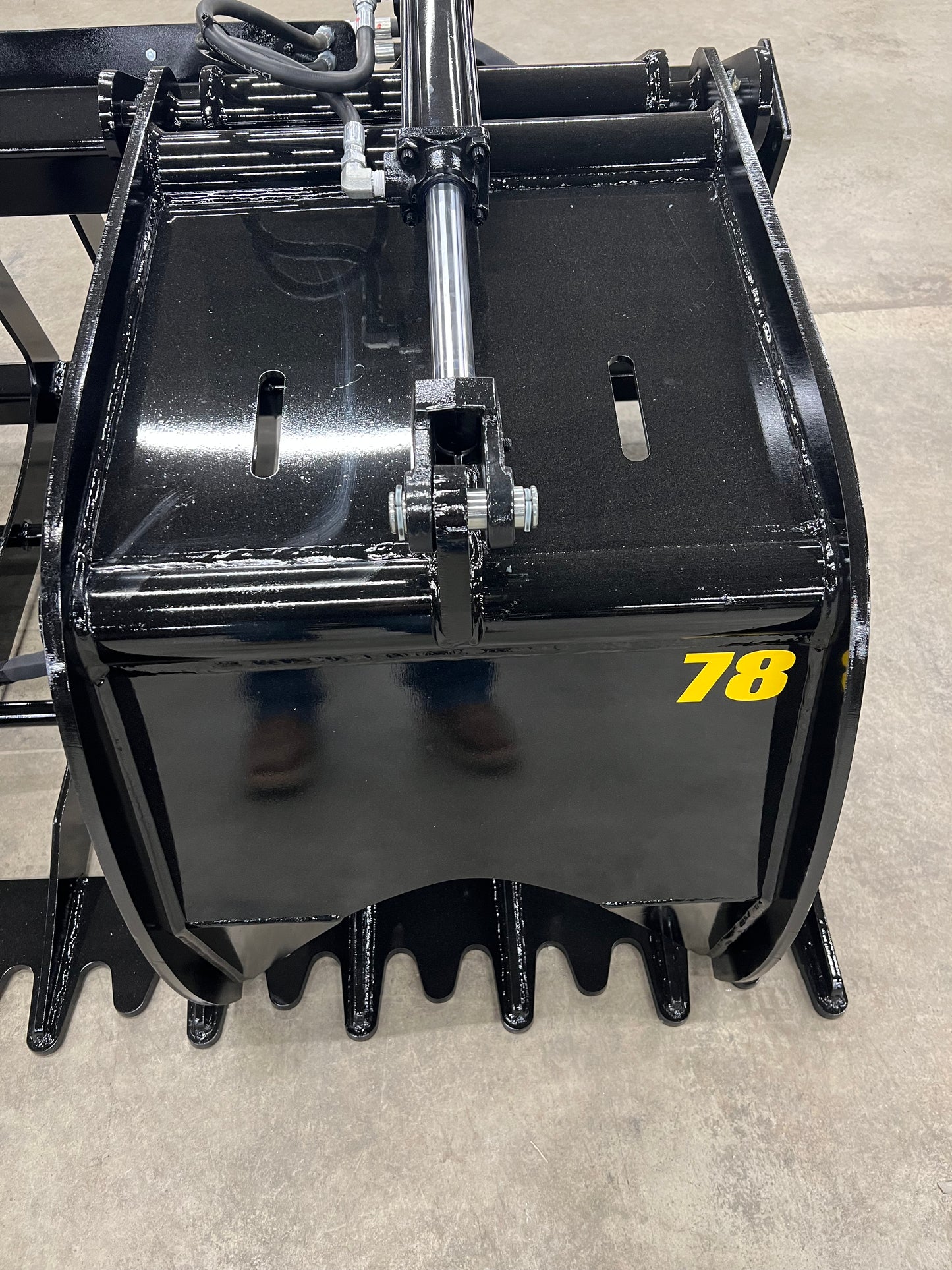 Stinger Attachments Root & Rock Grapple for Skid Steer