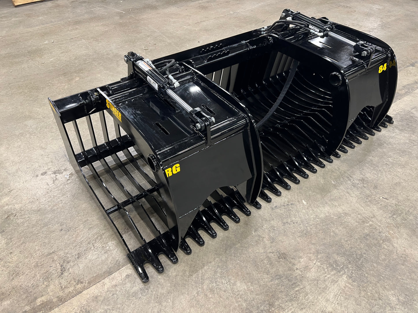 Stinger Attachments Rock Grapple Bucket for Skid Steer