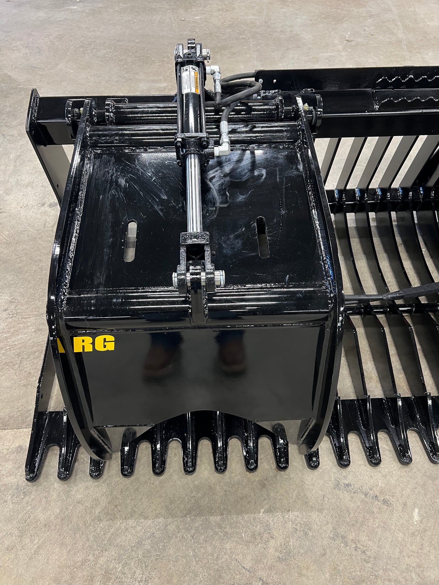 Stinger Attachments Rock Grapple Bucket for Skid Steer