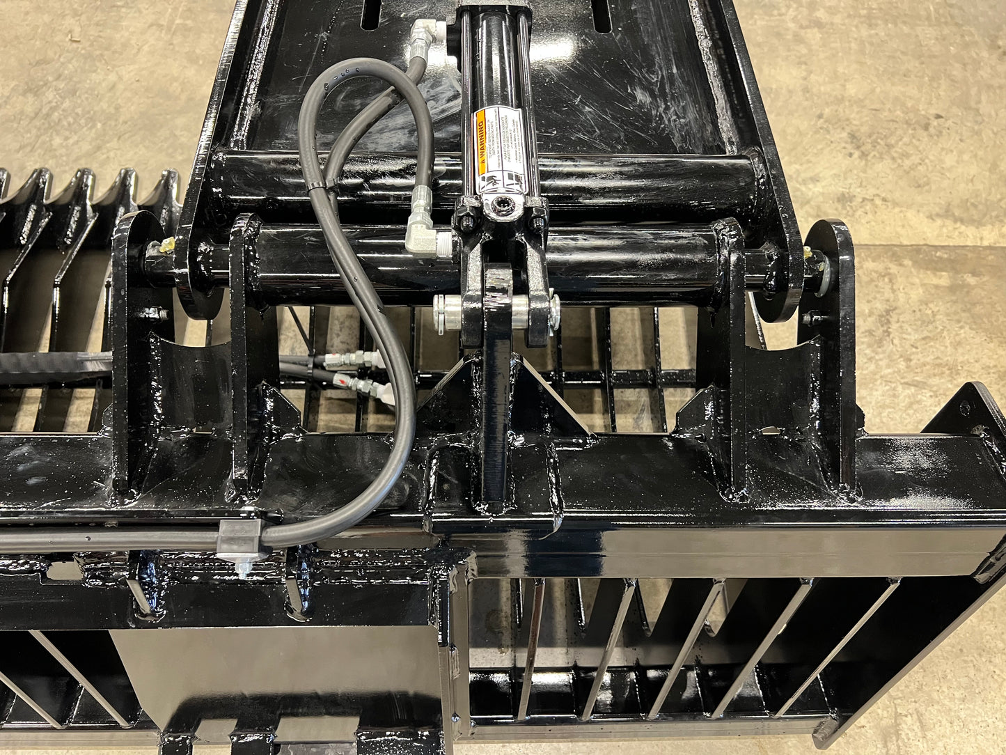 Stinger Attachments Rock Grapple Bucket for Skid Steer