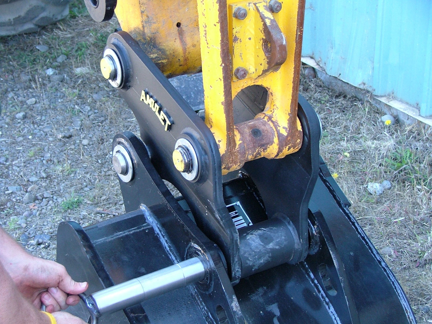 Amulet Manufacturing Mini-Hitch Manual Quick Coupler for Mini Excavator