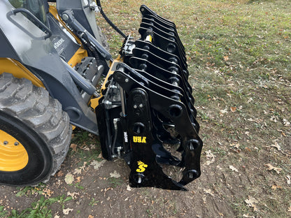 Stinger Attachments Clam Grapple for Skid Steer