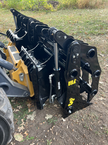 Stinger Attachments Clam Grapple for Skid Steer