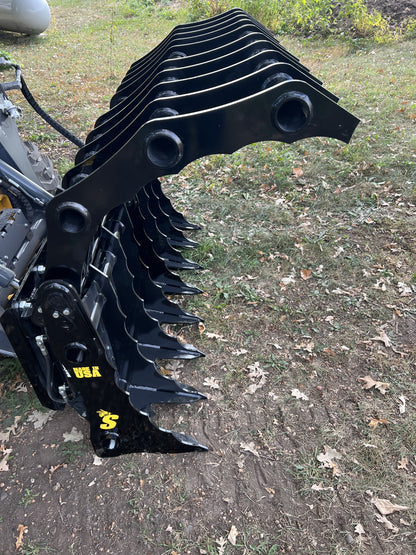 Stinger Attachments Clam Grapple for Skid Steer