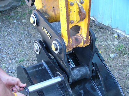 Amulet Manufacturing Mini-Hitch Manual Quick Coupler for Mini Excavator